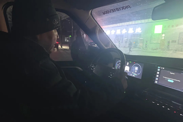 装上啤酒箱爬坡，今年冬测，大通把用户“带”进了冬测场