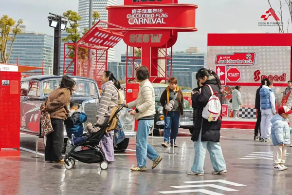 2026格子旗嘉年华燃动申城！凯迪拉克携手周冠宇共启速度盛宴